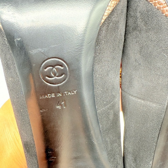 Chanel 2016 Black Suede Leather Satin CC Cap Toe Logo Metallic Heel Pumps EU 41 - Picture 12 of 14